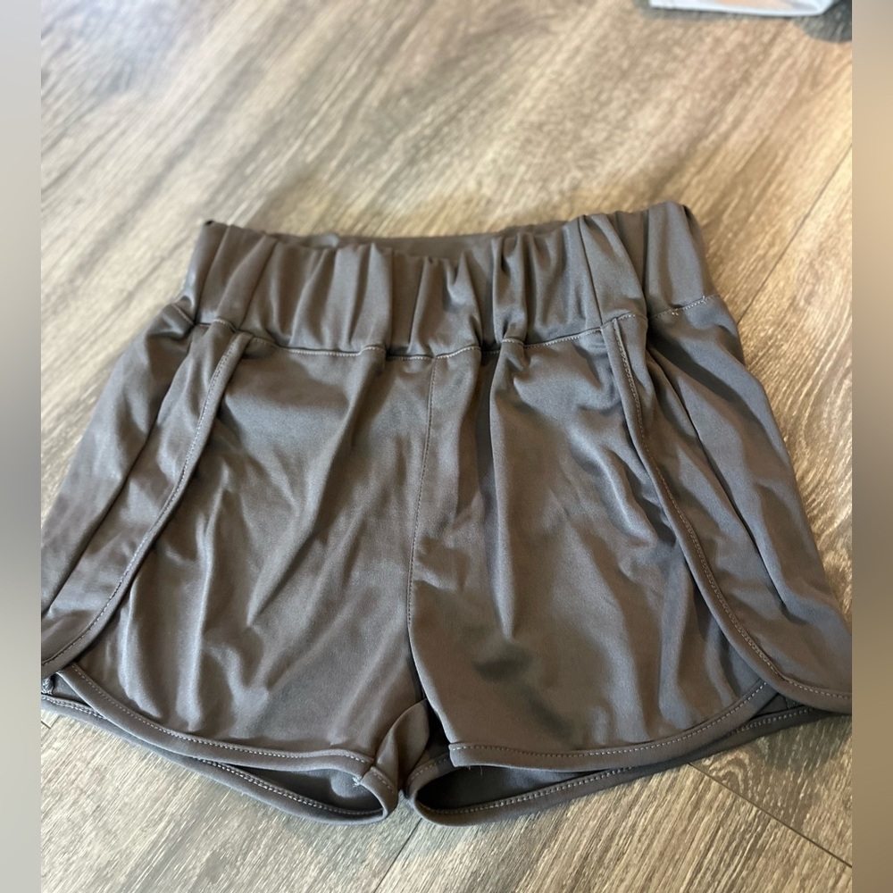 Gray Athletic Shorts with Elastic Waistband and Lightweight Fabric